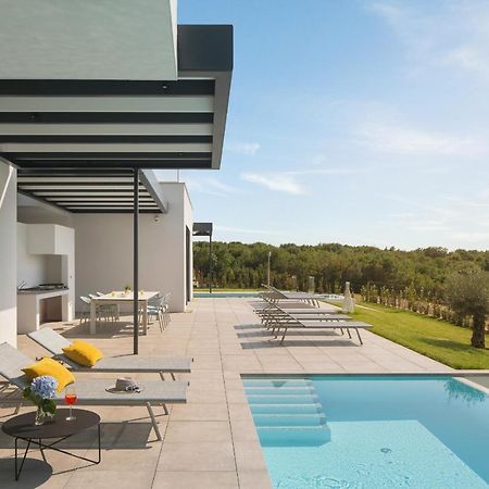 Design Villa Noble With Spa 발 외부 사진