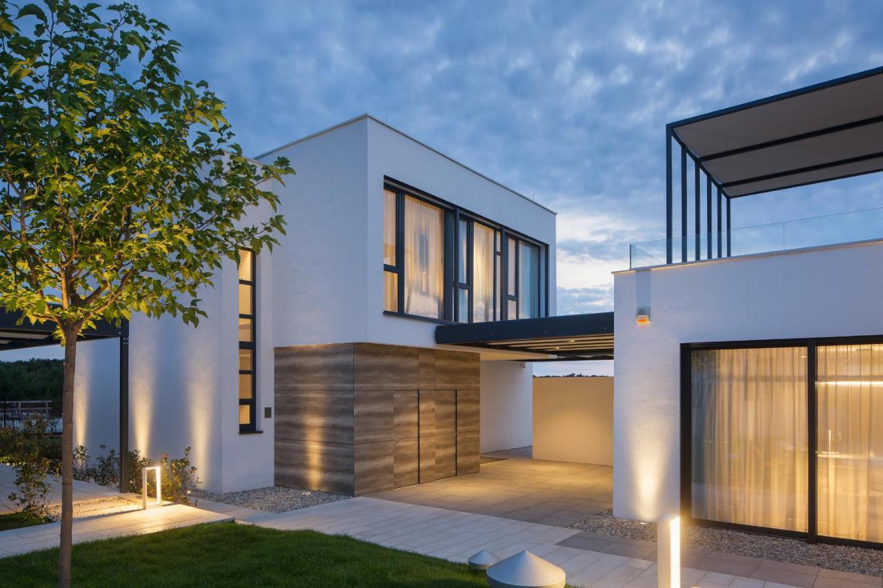 Design Villa Noble With Spa 발 외부 사진