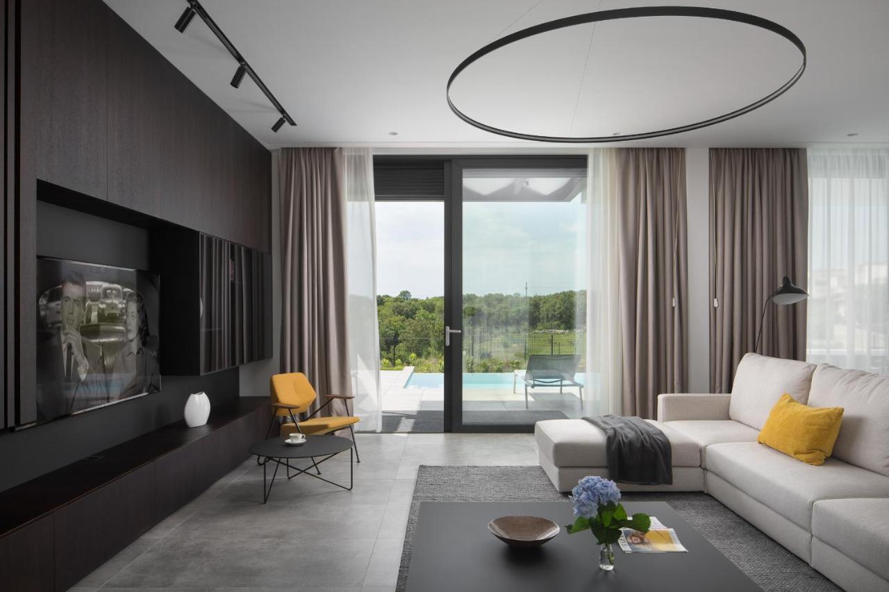 Design Villa Noble With Spa 발 외부 사진