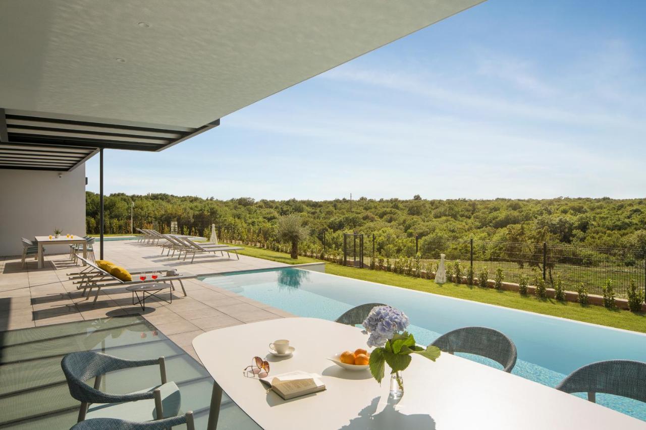 Design Villa Noble With Spa 발 외부 사진