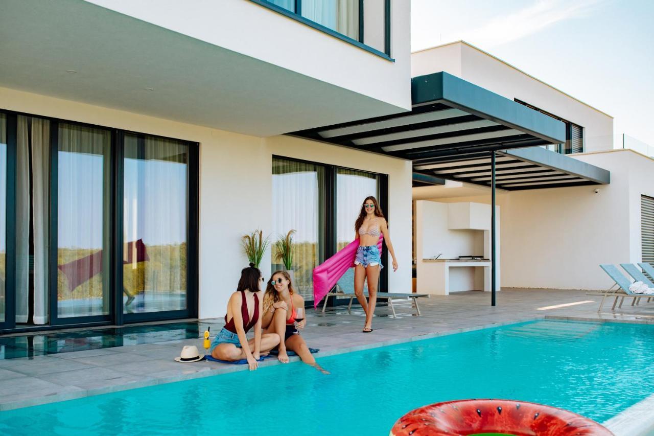 Design Villa Noble With Spa 발 외부 사진
